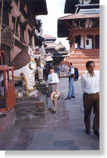 Kathmandu, Durbar Square, przed wej?ciem do ?wi?tyni Kumari