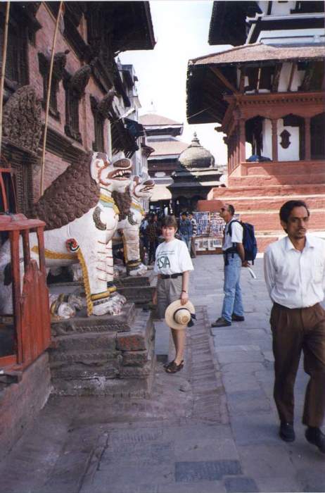 Kathmandu, Durbar Square, przed wej?ciem do ?wi?tyni Kumari