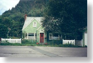 Zielony domek przy Main Street w Juneau