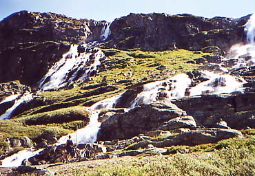 Dwa wodospady w Jotunheimen