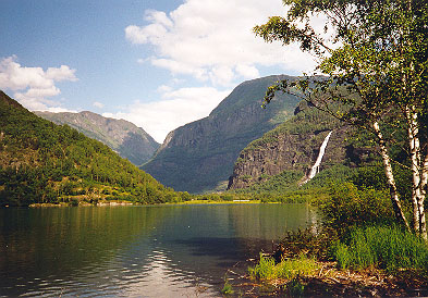 Wodospad pod Skjolden nad Lustrafjord