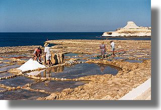 Gozo, tzw. Salt Planes. Odzyskiwanie soli z morza