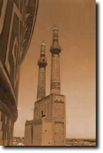 Widok z kopu?y meczetu na minarety, Yazd