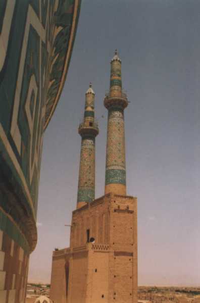 Widok z kopu?y meczetu na minarety, Yazd