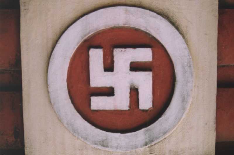 Sfastika. Staro?ytny symbol wypaczony przez hitlerowcw jest bardzo popularny w Indiach