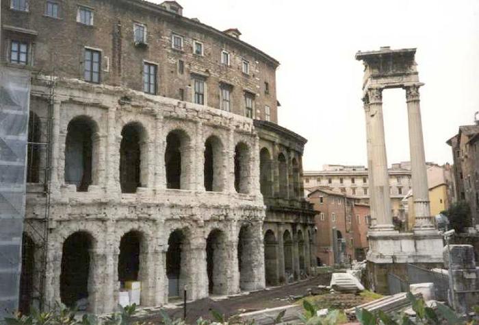 Typowa ?redniowieczna zabudowa w Rzymie