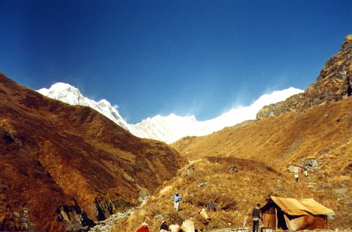 Widok z Machha Puchre Base Camp w stron? Sanktuarium Annapurny