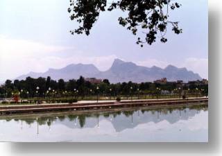 Esfahan - park nad rzek?