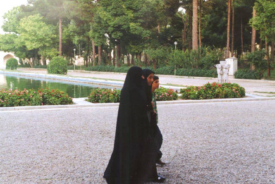 Esfahan - dziewczyny w parku
