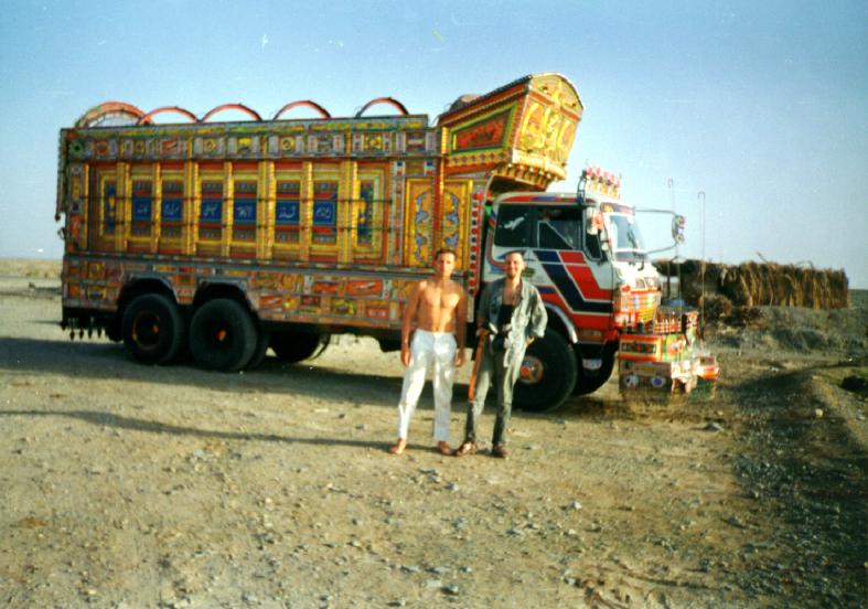 Ci??arwka na pustyni (na drodze Taftan-Quetta)