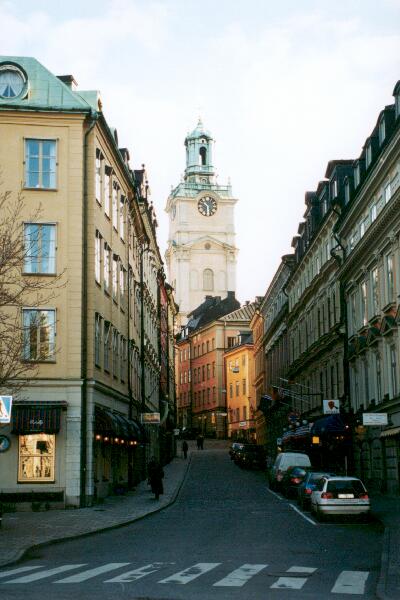 Storkyrkan (Wielki Ko?ci?) dominuje nad sztokholmskim Starym Miastem.
