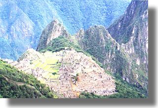 Szlak Inkw. Widok na Machu Picchu z Intipunku