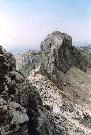 Widok z Bezimeni Vrh na s?siedni szczyt. Durmitor