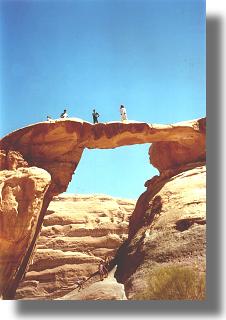 Pustynia Wadi Rum - wisz?cy most