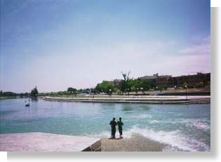 Isfahan - tereny spacerowe nad rzek?