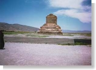 Pasargad - niegdysiejsza stolica Cyrusa Wielkiego - kamienny sarkofag, w ktrym pochowano Cyrusa