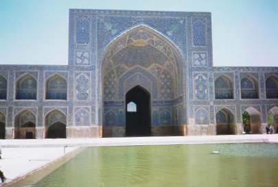 Meczet Imama (Chomeiniego), dawniej zwany meczetem Szacha, dziedziniec wewn?trzny, widoczna sadzawka-basen do rytualnych obmy?
