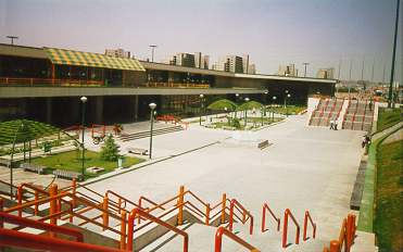 Dworzec autobusowy w Teheranie (jeden z czterech)