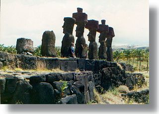Ahu i plecy moaiw z Anakena