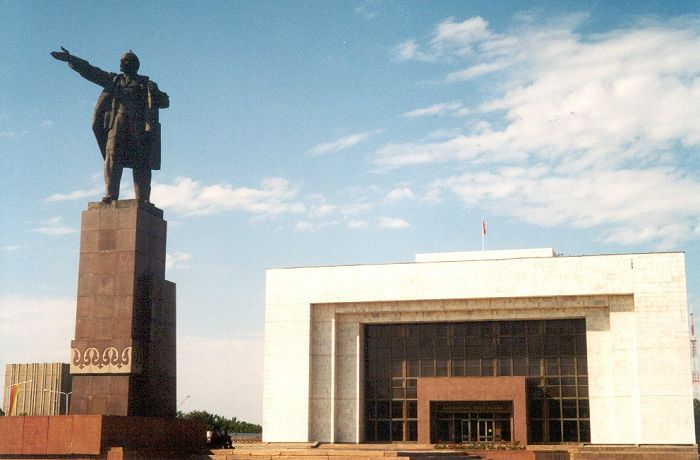 ?ywa historia - w centrum Biszkeku stolicy kraju