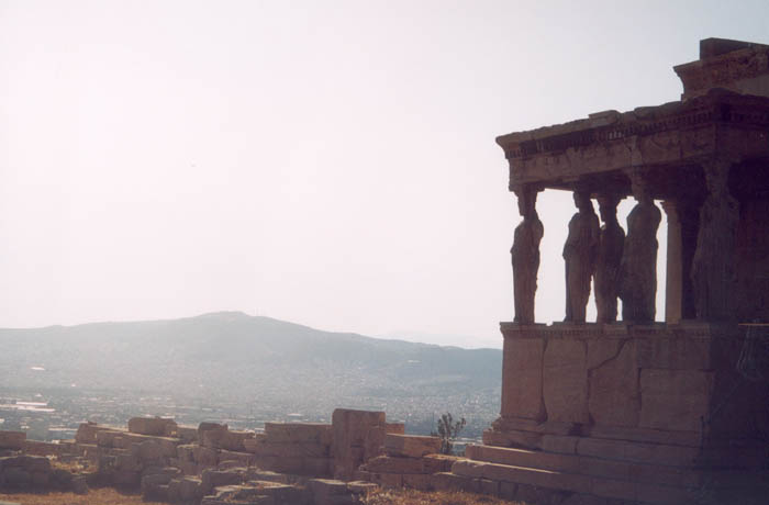 Akropol, smutne kariatydy