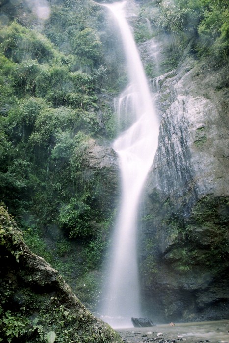 Chadwick Falls - malowniczy wodospad (67 m) niedaleko Shimli